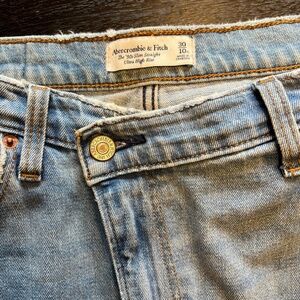 Ultra High Rise 90s Slim Straight Jean